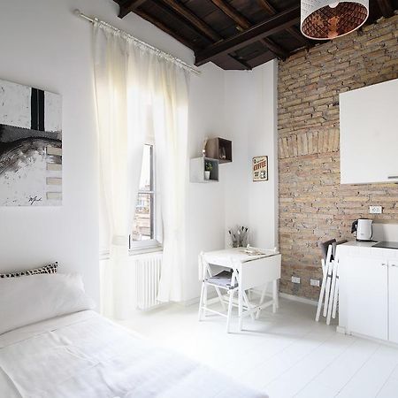 White Ostilia Apartments Rome Bagian luar foto